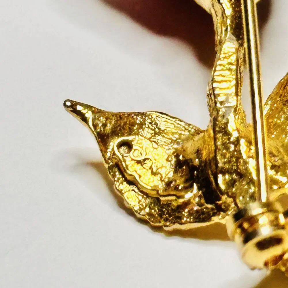 Vintage Giovanni Single Red Rose Flower Brooch Pin Gold Tone Boutonniere Lapel